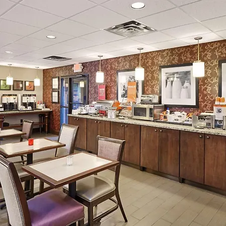 Hampton Inn East Peoria-3